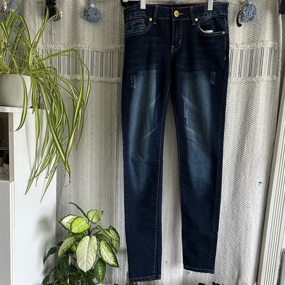 🌸VIP Distressed Jeggings - Picture 1 of 8
